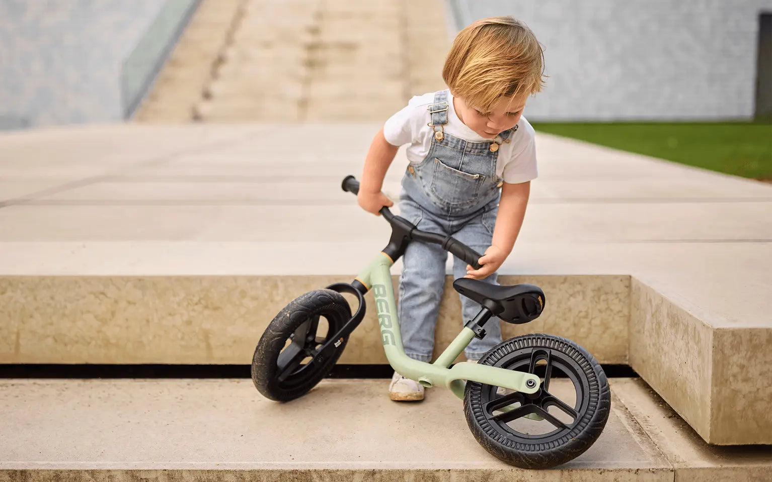 BERG MOOV 10 BALANCE BIKE: GREEN
