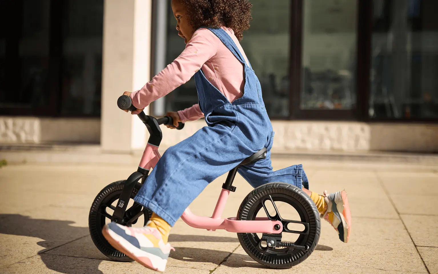 BERG MOOV 10 BALANCE BIKE: PINK