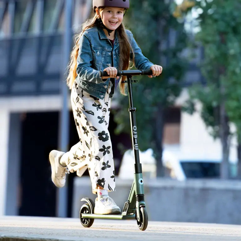 Micro Sprite Suspension Scooter: Green