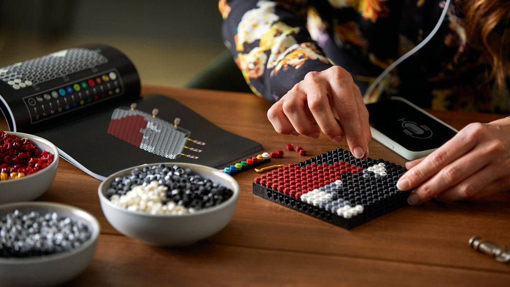 LEGO Harry Potter Hogwarts Crests Nimble Fingers