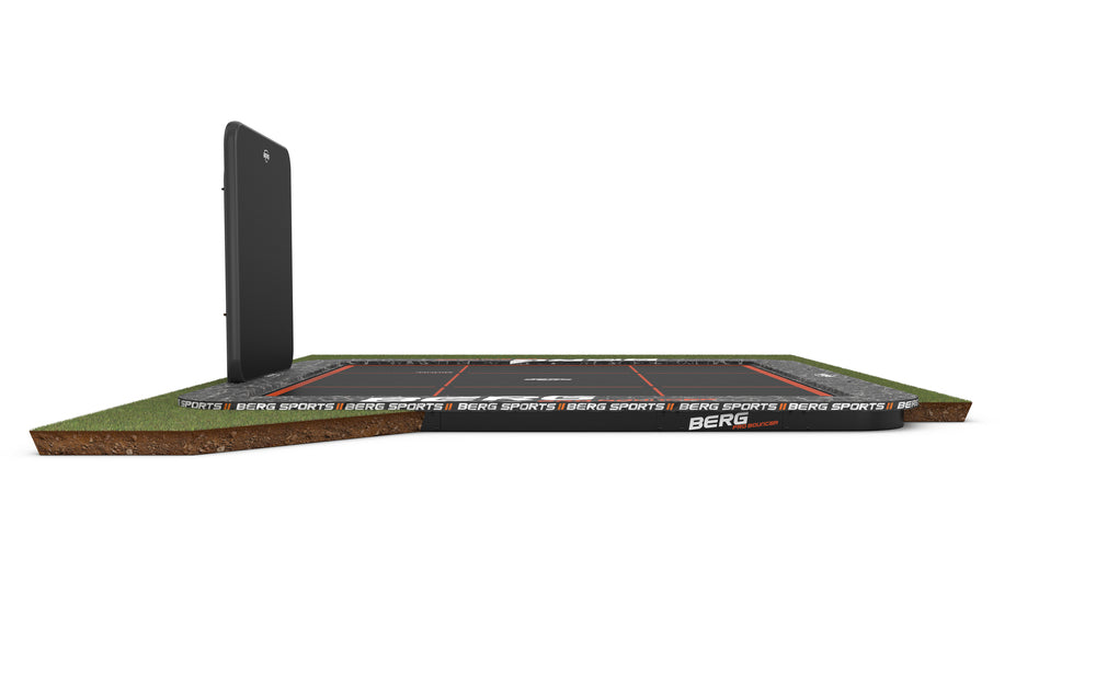 BERG ULTIM PRO BOUNCER 16.5FT x 16.5ft FLATGROUND + AEROWALL